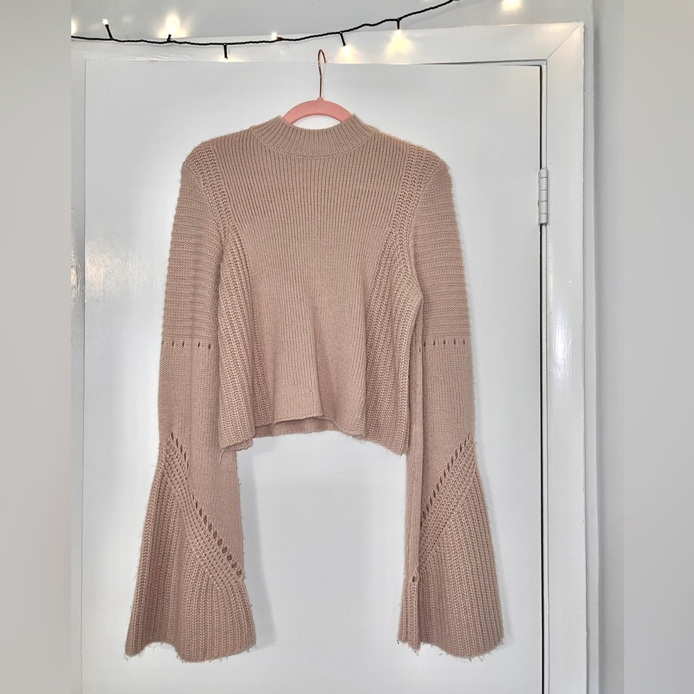 Rose sweater with flared sleeves